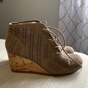 Women’s shoes